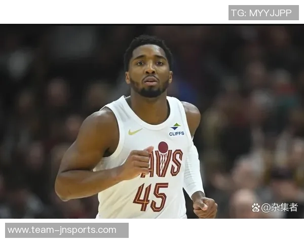 内外结合!米切尔与小莫布里上半场各自贡献12分5篮板2助攻表现出色 内外结合!米切尔与小莫布里上半场各自贡献12分5篮板2助攻表现出色