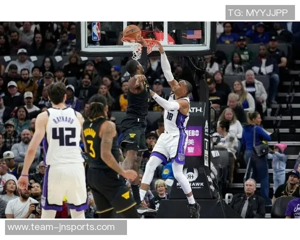 德罗赞称施罗德为斗犬与大场面先生福克斯离队让球队面临挑战 德罗赞称施罗德为斗犬与大场面先生福克斯离队让球队面临挑战